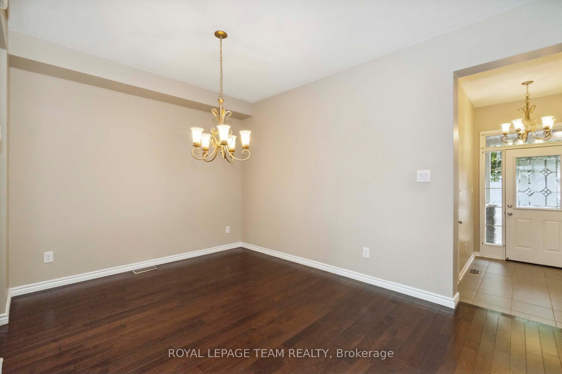 Photo 4 of 910 Caldermill Private, Ottawa, Barrhaven - Stonebridge — HOMEH