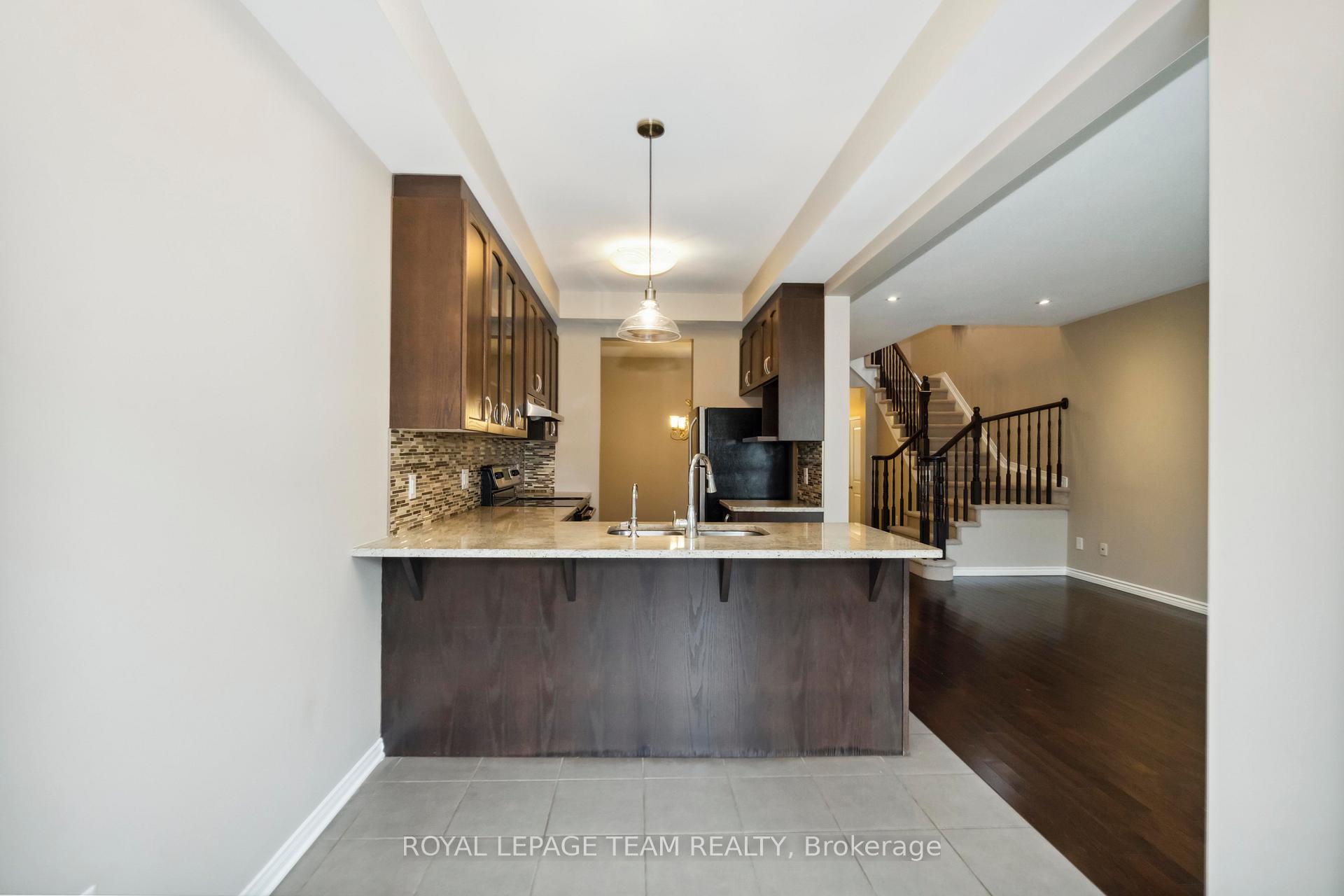 Photo 8 of 910 Caldermill Private, Ottawa, Barrhaven - Stonebridge — HOMEH