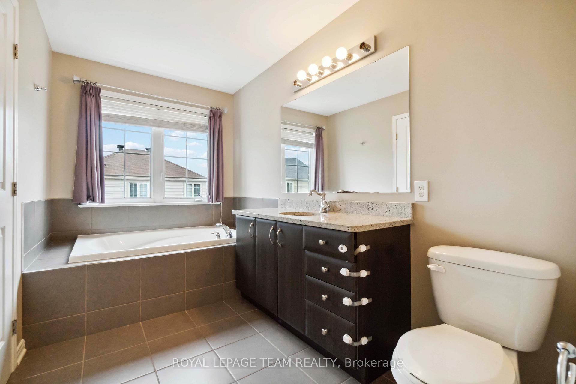 Photo 15 of 910 Caldermill Private, Ottawa, Barrhaven - Stonebridge — HOMEH