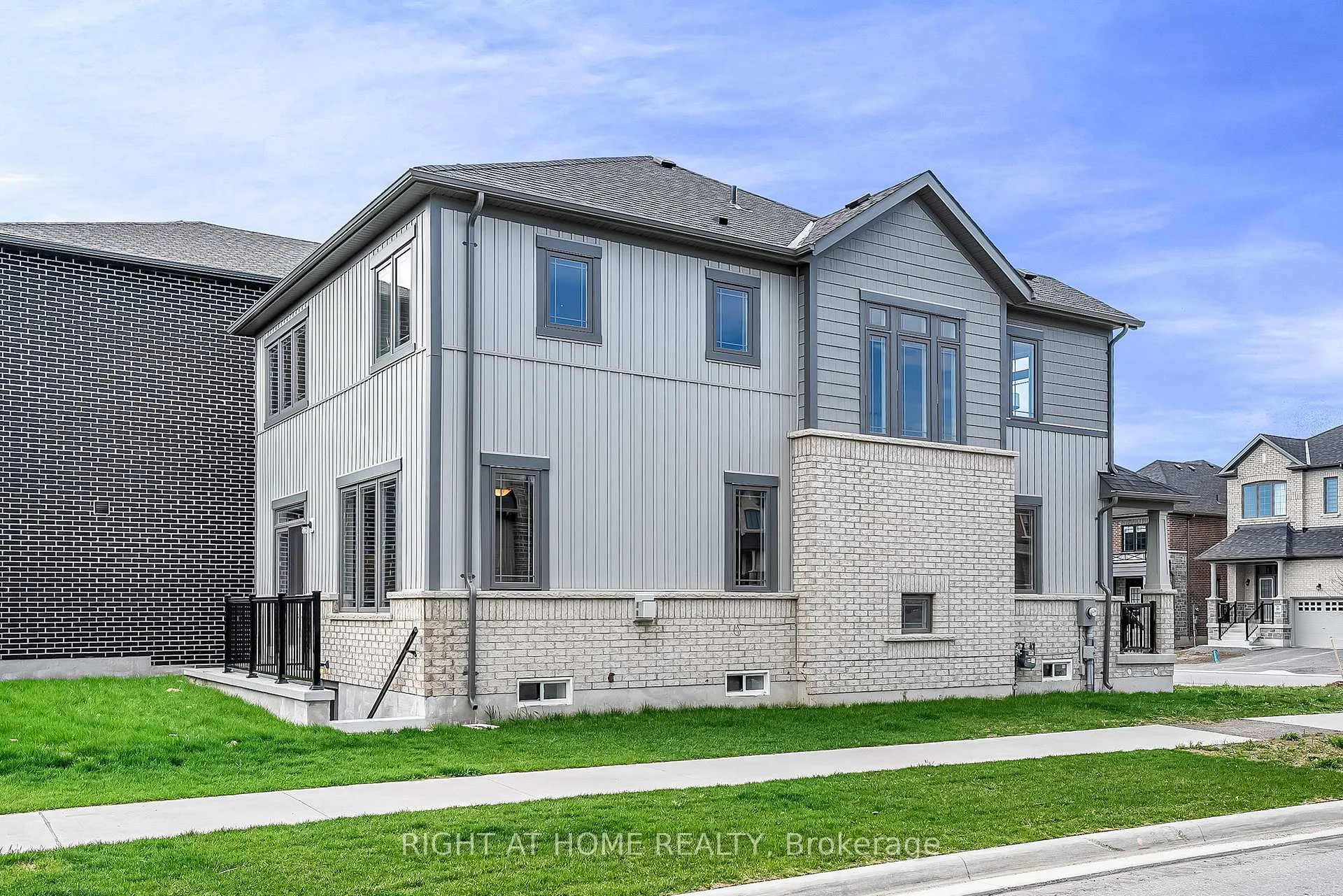 Photo 3 of 2091 Hallandale Street, Oshawa, Kedron — HOMEH