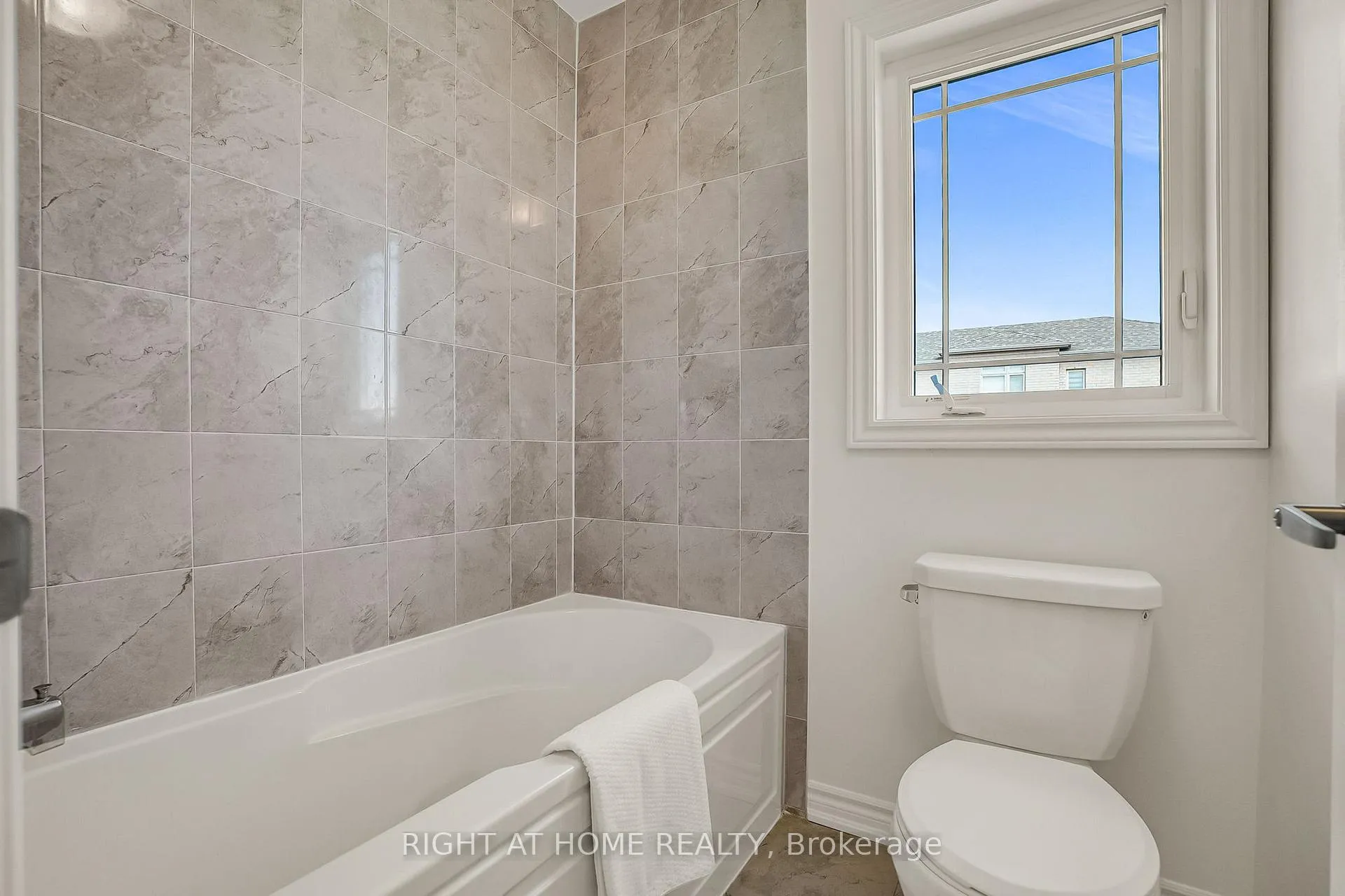 Photo 38 of 2091 Hallandale Street, Oshawa, Kedron — HOMEH