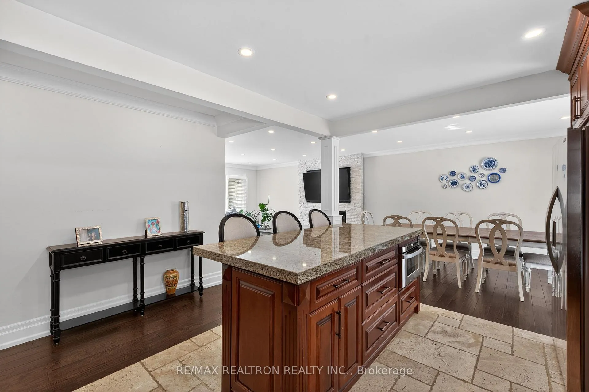 Photo 14 of 10 Idleswift Drive, Vaughan, Uplands — HOMEH