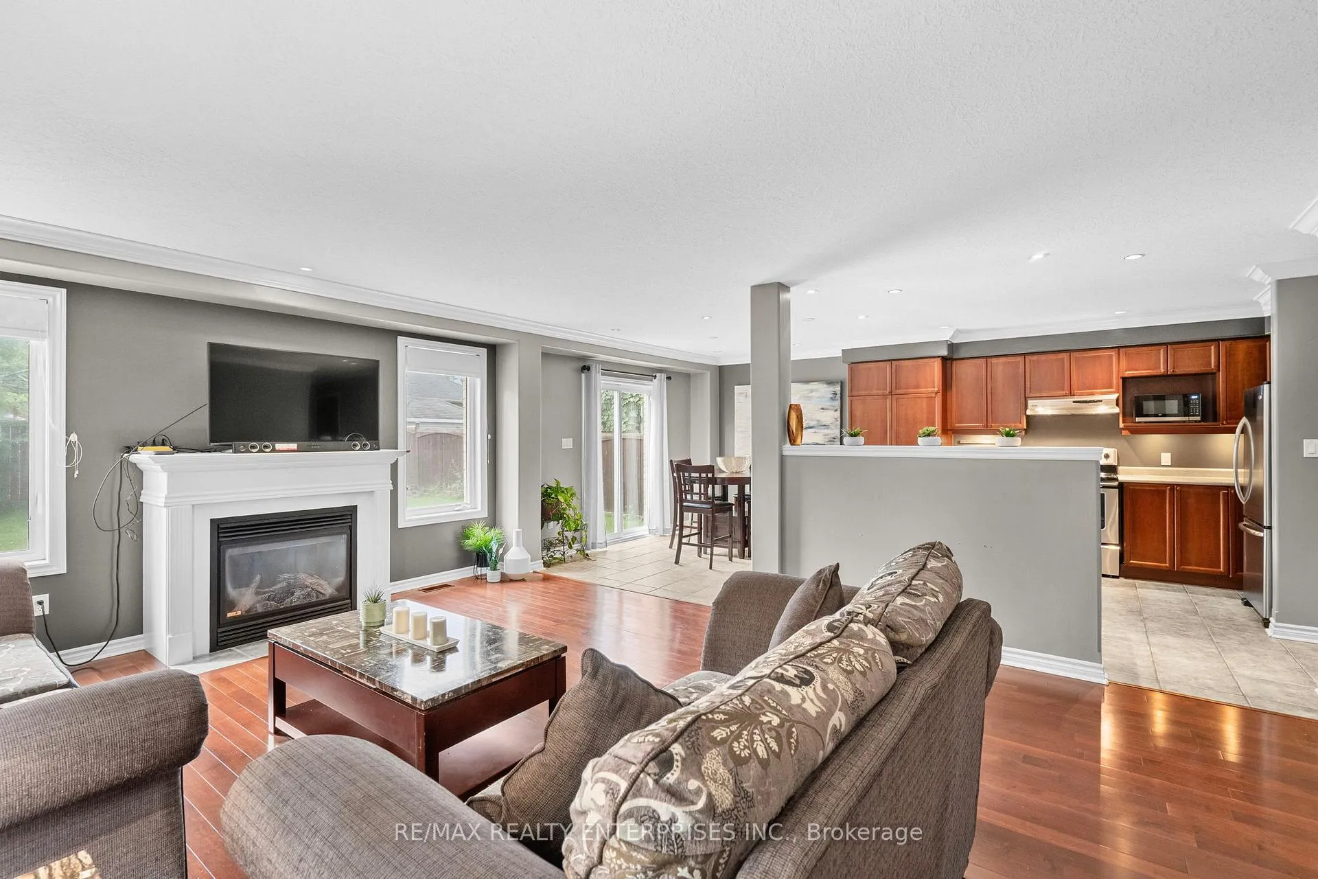 Photo 4 of 76 Balmoral Place, Barrie, Innis-Shore — HOMEH