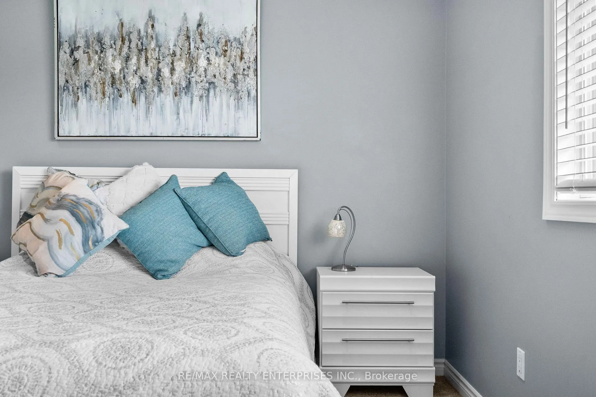 Photo 11 of 76 Balmoral Place, Barrie, Innis-Shore — HOMEH