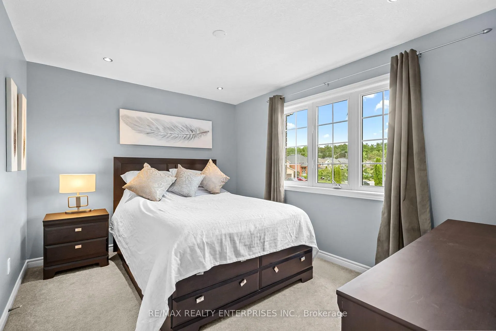 Photo 13 of 76 Balmoral Place, Barrie, Innis-Shore — HOMEH