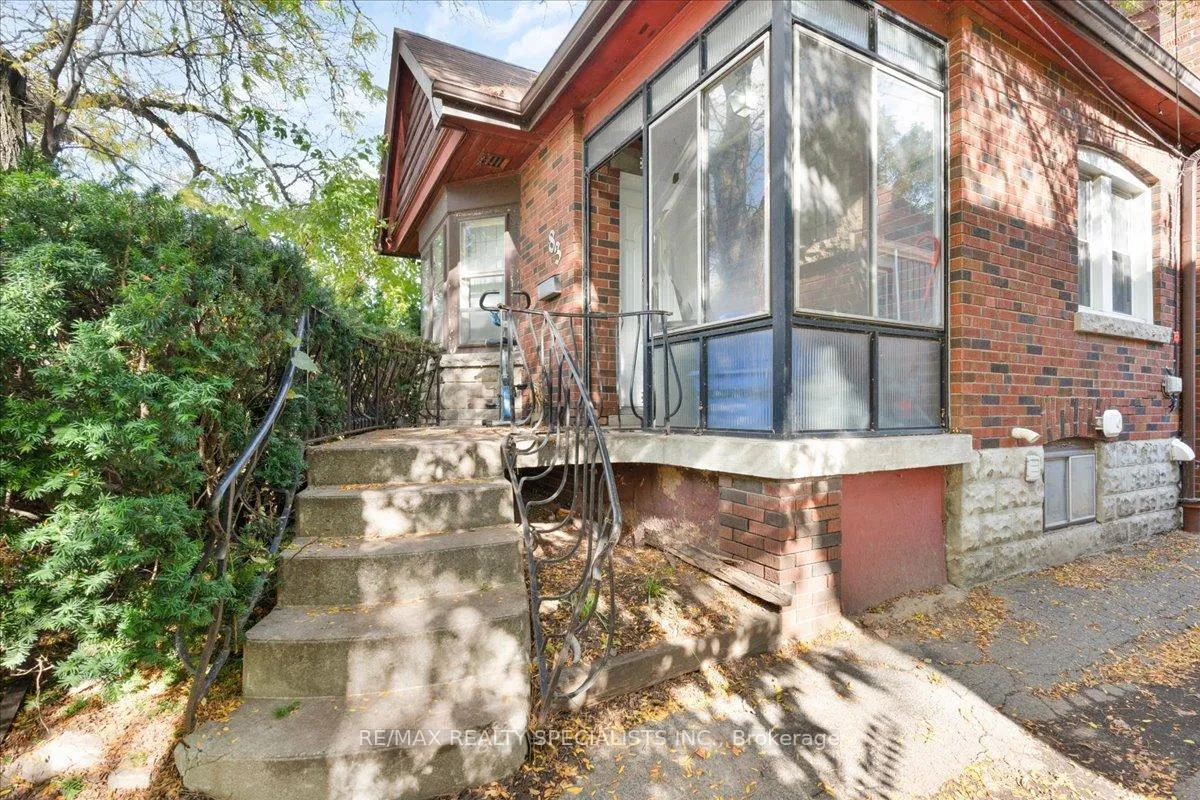 Photo 2 of 83 Haddon Avenue S, Hamilton, Ainslie Wood — HOMEH