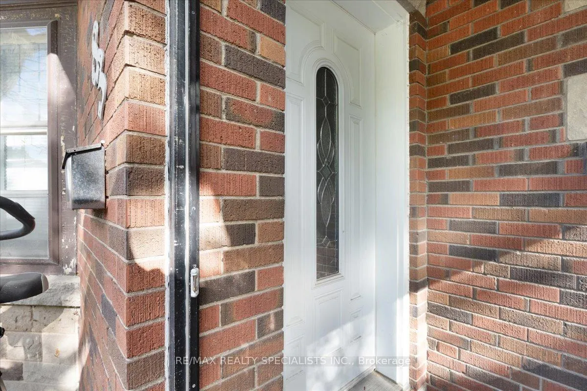 Photo 3 of 83 Haddon Avenue S, Hamilton, Ainslie Wood — HOMEH