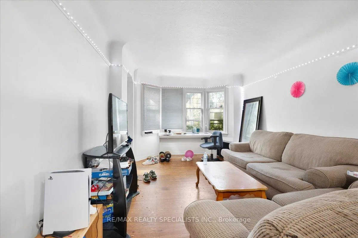Photo 5 of 83 Haddon Avenue S, Hamilton, Ainslie Wood — HOMEH