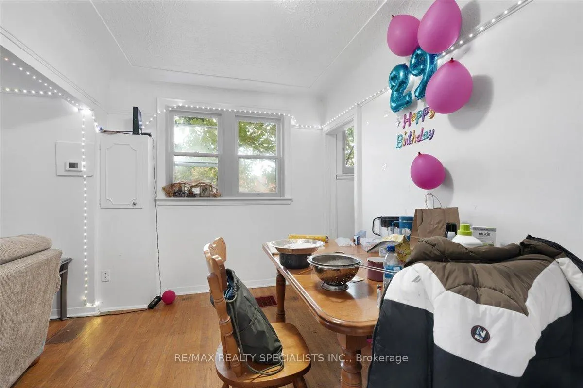 Photo 7 of 83 Haddon Avenue S, Hamilton, Ainslie Wood — HOMEH