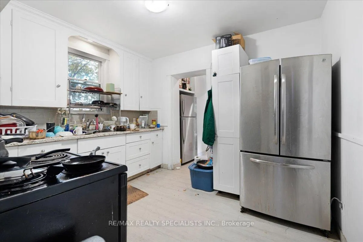 Photo 8 of 83 Haddon Avenue S, Hamilton, Ainslie Wood — HOMEH