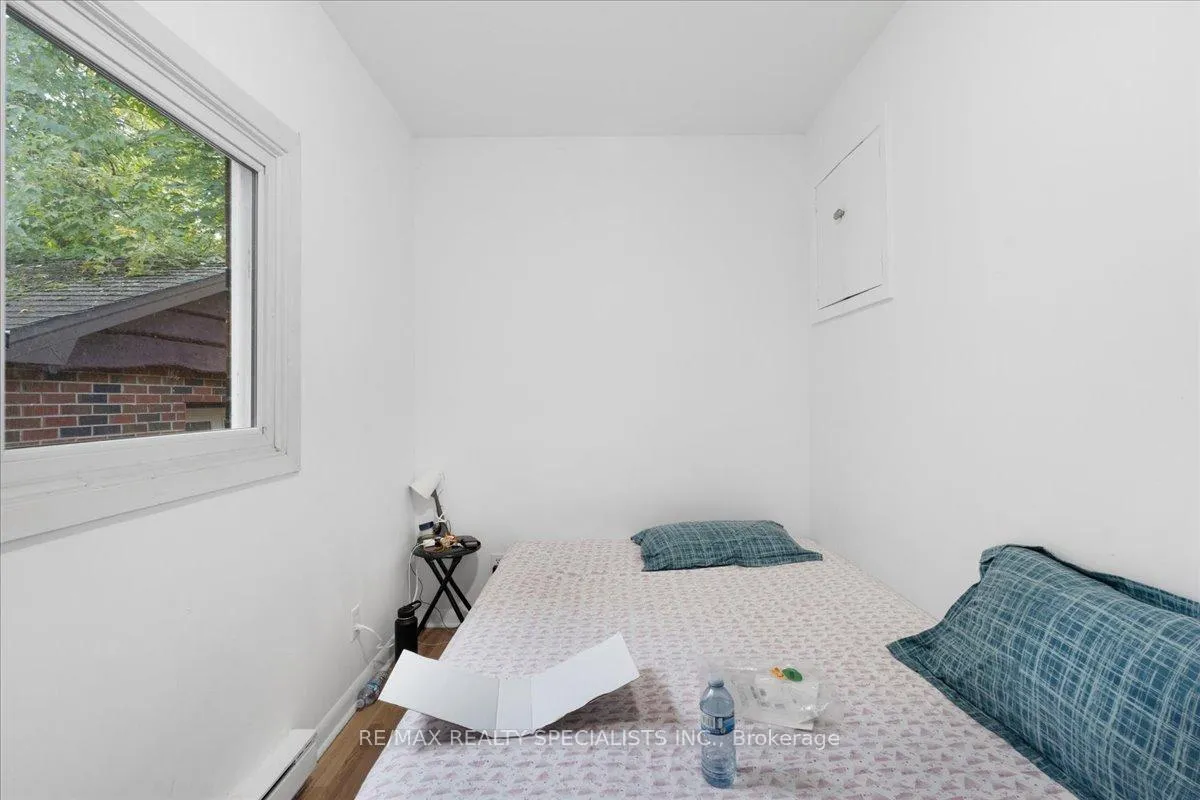 Photo 15 of 83 Haddon Avenue S, Hamilton, Ainslie Wood — HOMEH