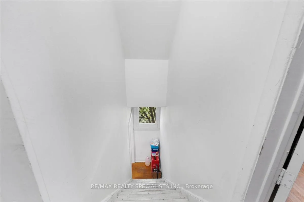Photo 16 of 83 Haddon Avenue S, Hamilton, Ainslie Wood — HOMEH