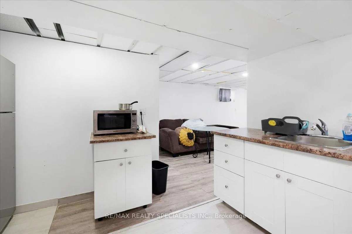 Photo 29 of 83 Haddon Avenue S, Hamilton, Ainslie Wood — HOMEH
