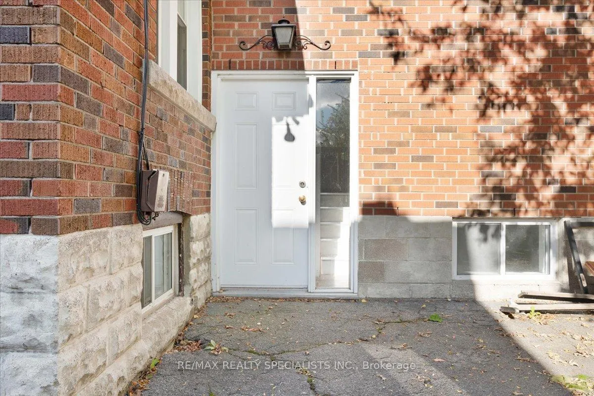 Photo 30 of 83 Haddon Avenue S, Hamilton, Ainslie Wood — HOMEH
