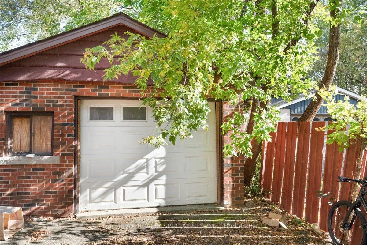 Photo 31 of 83 Haddon Avenue S, Hamilton, Ainslie Wood — HOMEH