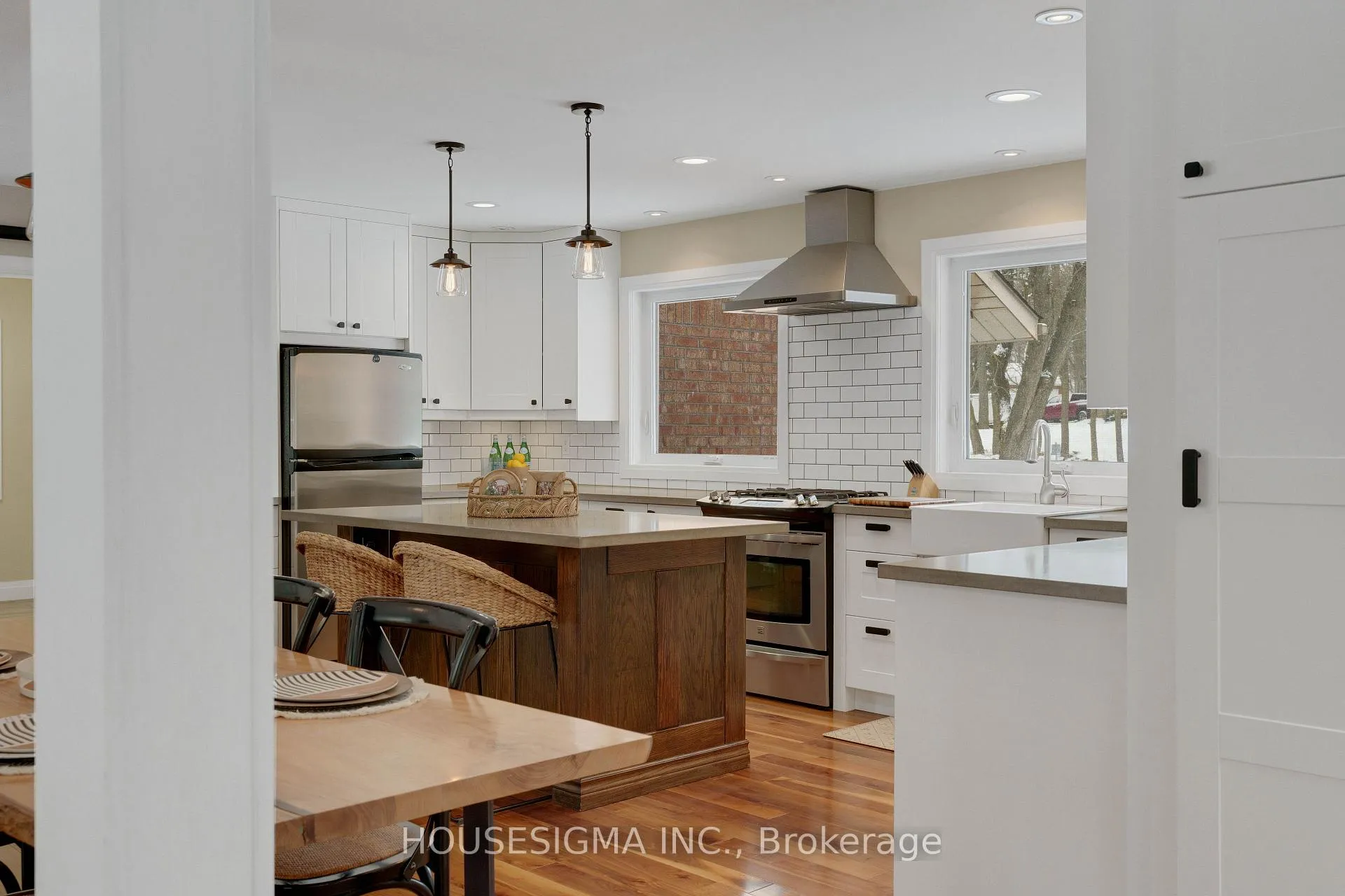 Photo 5 of 122 Maple Court, Shelburne — HOMEH