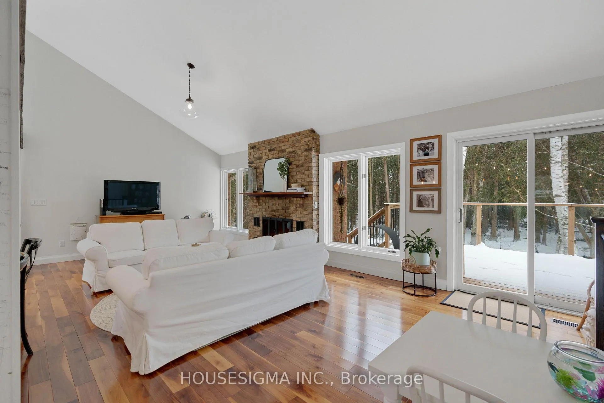 Photo 10 of 122 Maple Court, Shelburne — HOMEH