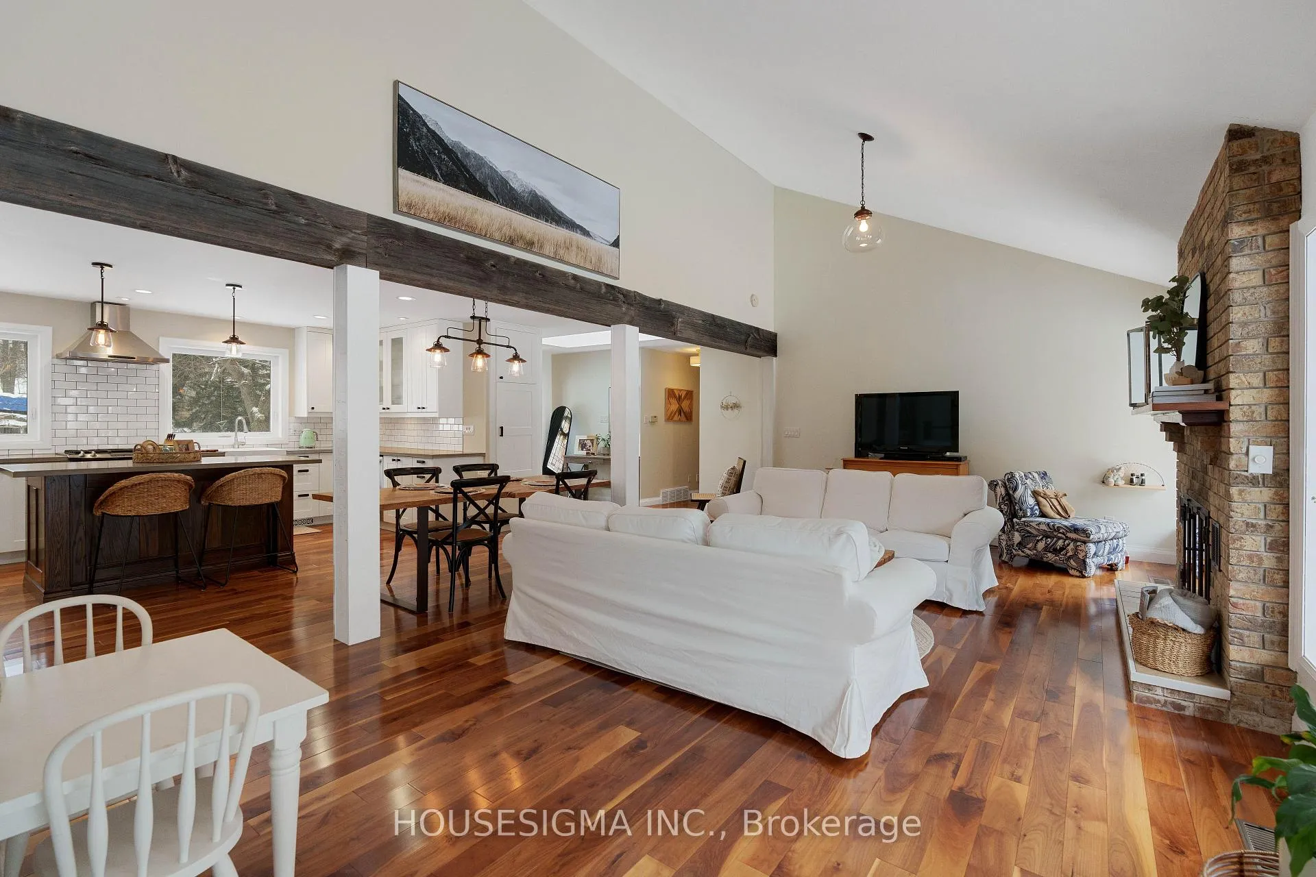 Photo 12 of 122 Maple Court, Shelburne — HOMEH