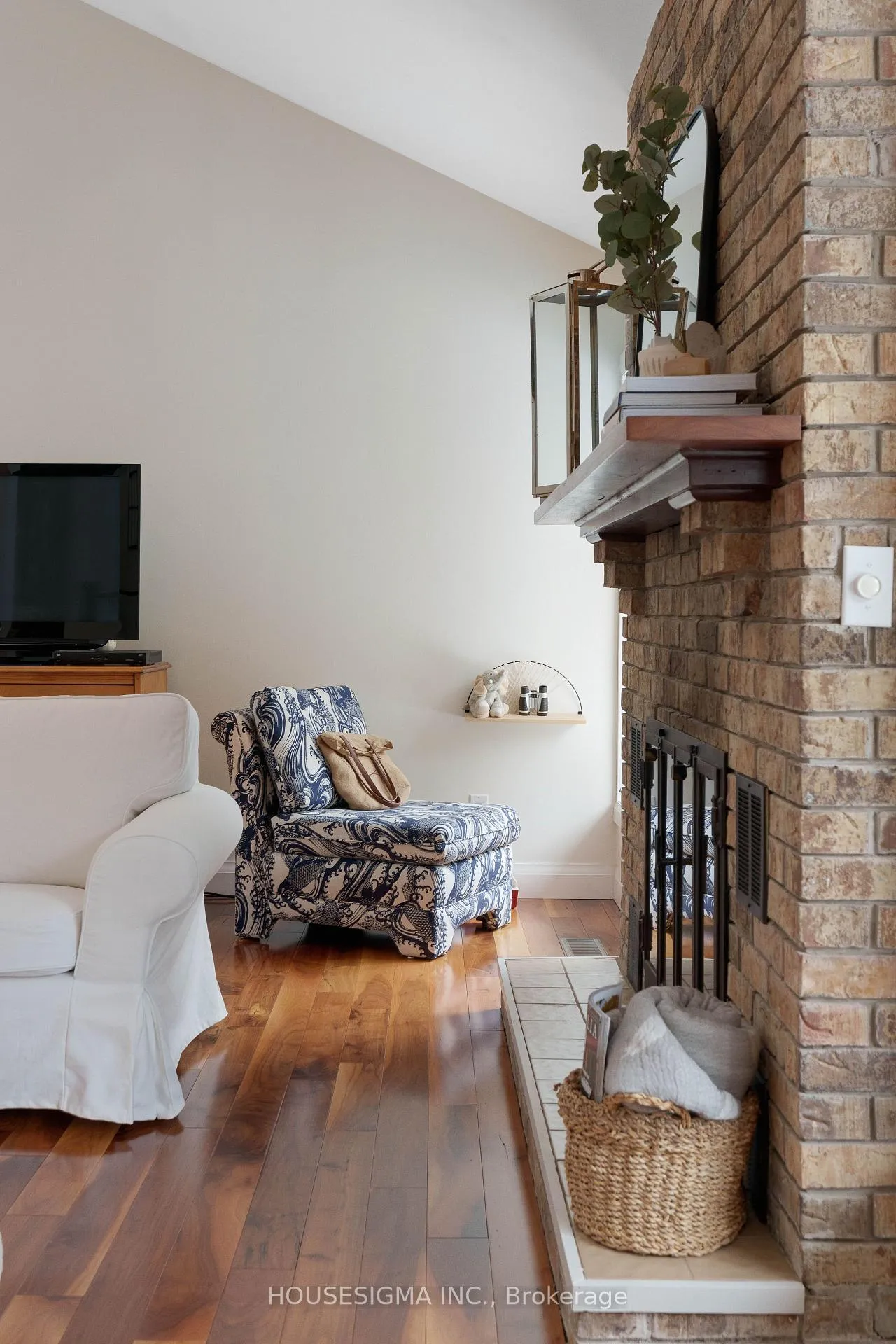 Photo 13 of 122 Maple Court, Shelburne — HOMEH