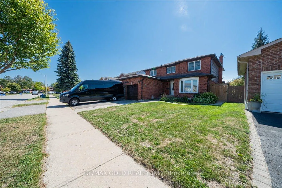 Photo 4 of 113 Rollo Drive N, Ajax, South East — HOMEH