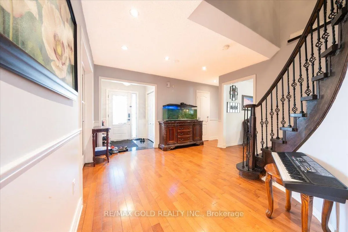 Photo 8 of 113 Rollo Drive N, Ajax, South East — HOMEH