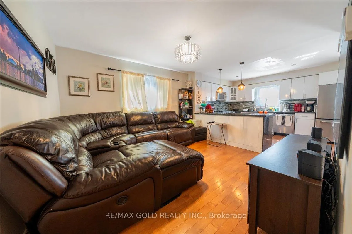 Photo 11 of 113 Rollo Drive N, Ajax, South East — HOMEH
