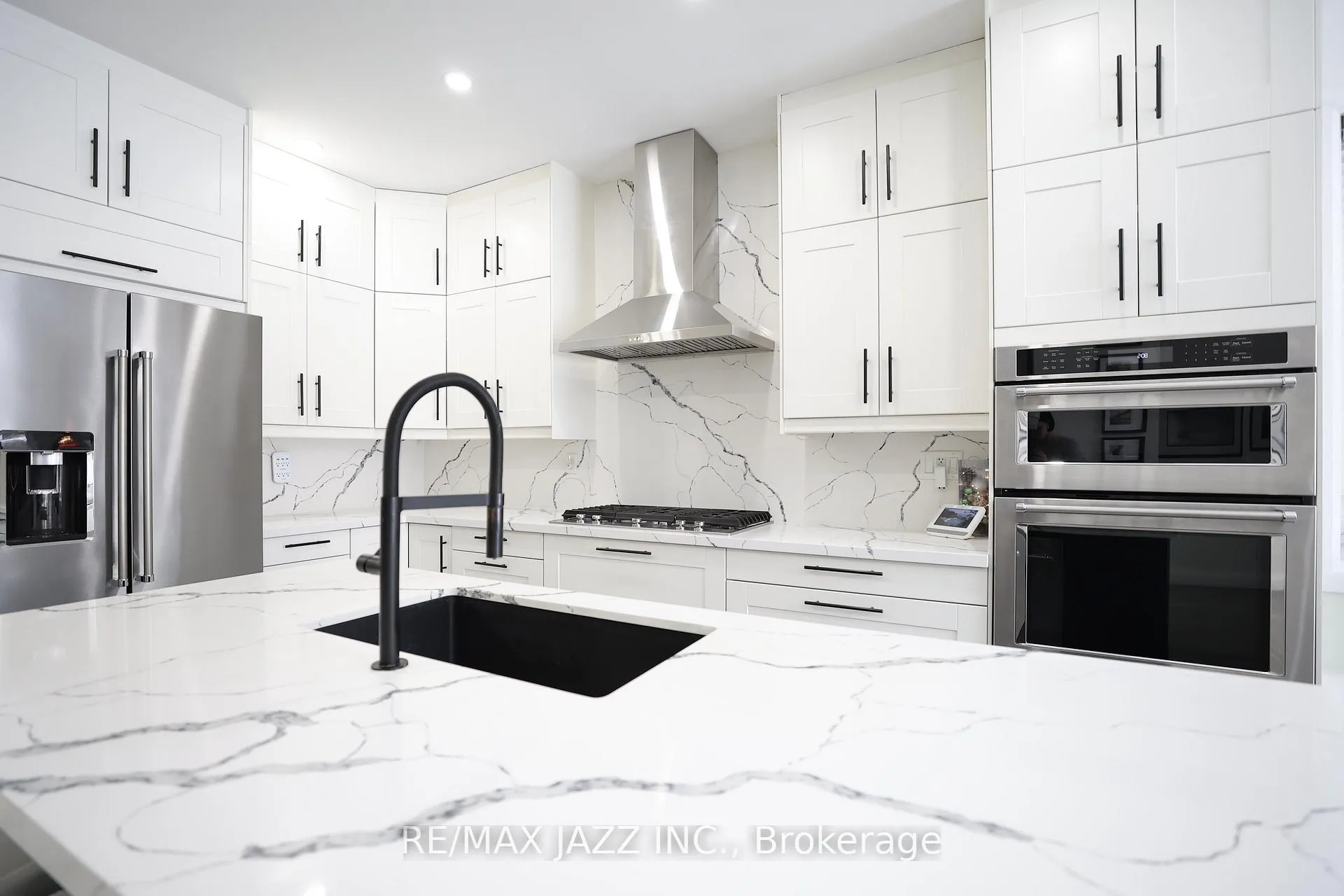 Photo 3 of 1334 Harlstone Crescent, Oshawa, Taunton — HOMEH