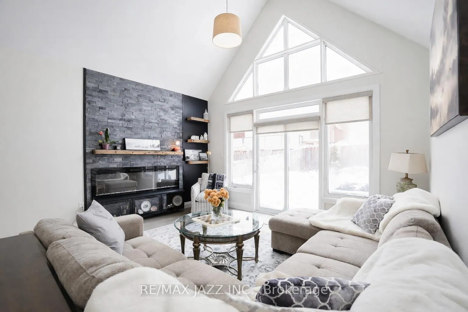 Photo 8 of 1334 Harlstone Crescent, Oshawa, Taunton — HOMEH