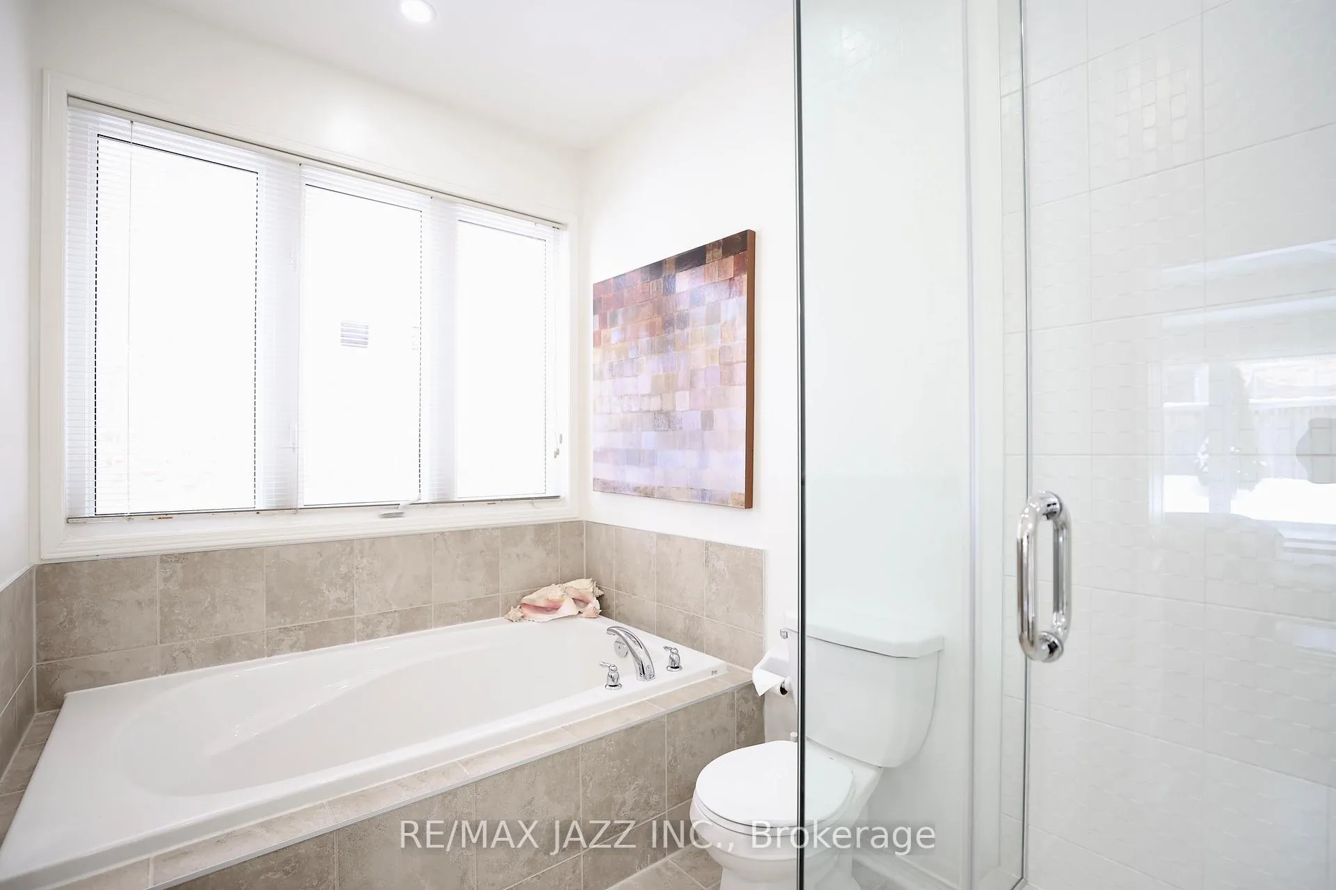 Photo 12 of 1334 Harlstone Crescent, Oshawa, Taunton — HOMEH