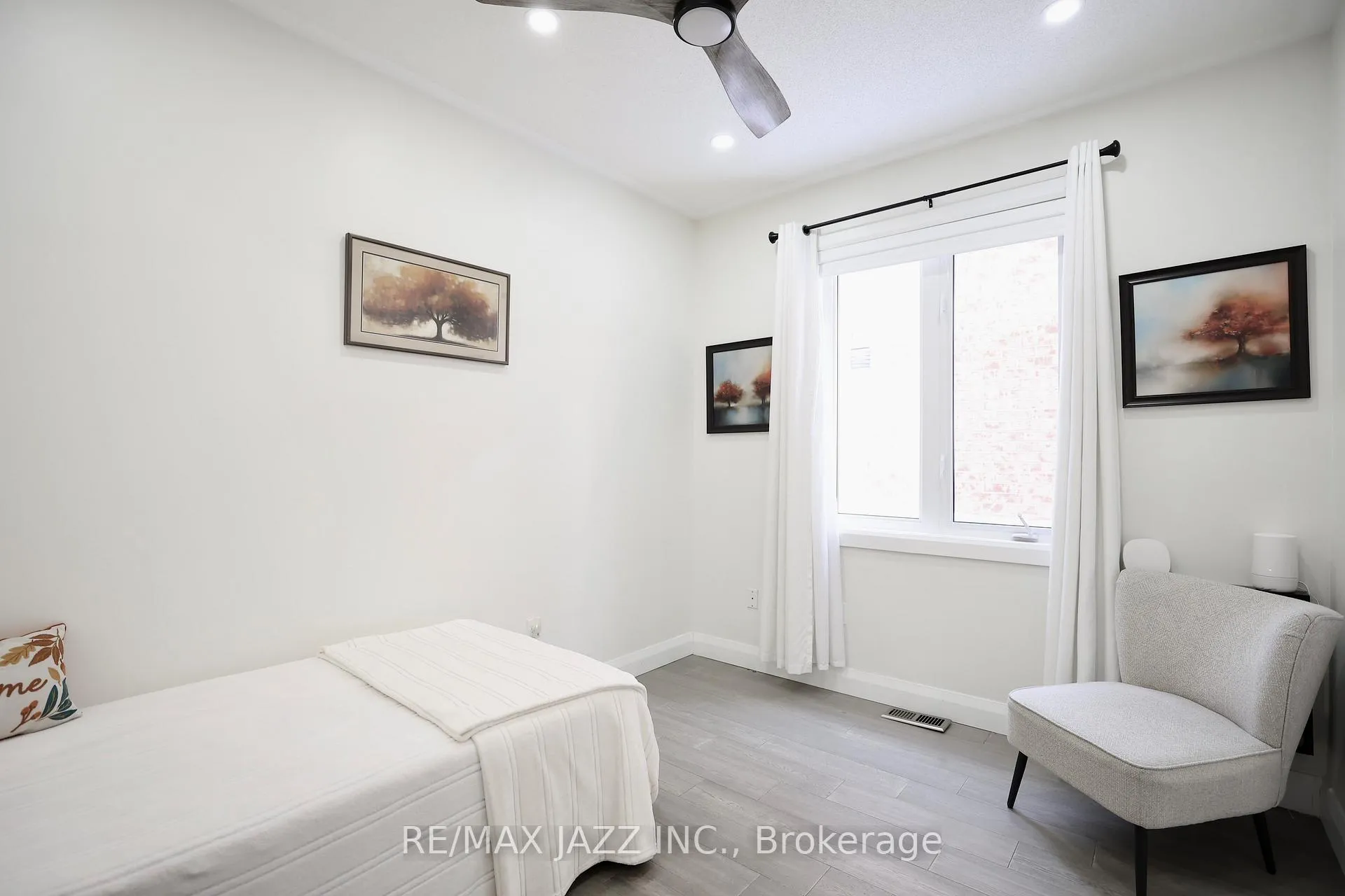 Photo 13 of 1334 Harlstone Crescent, Oshawa, Taunton — HOMEH
