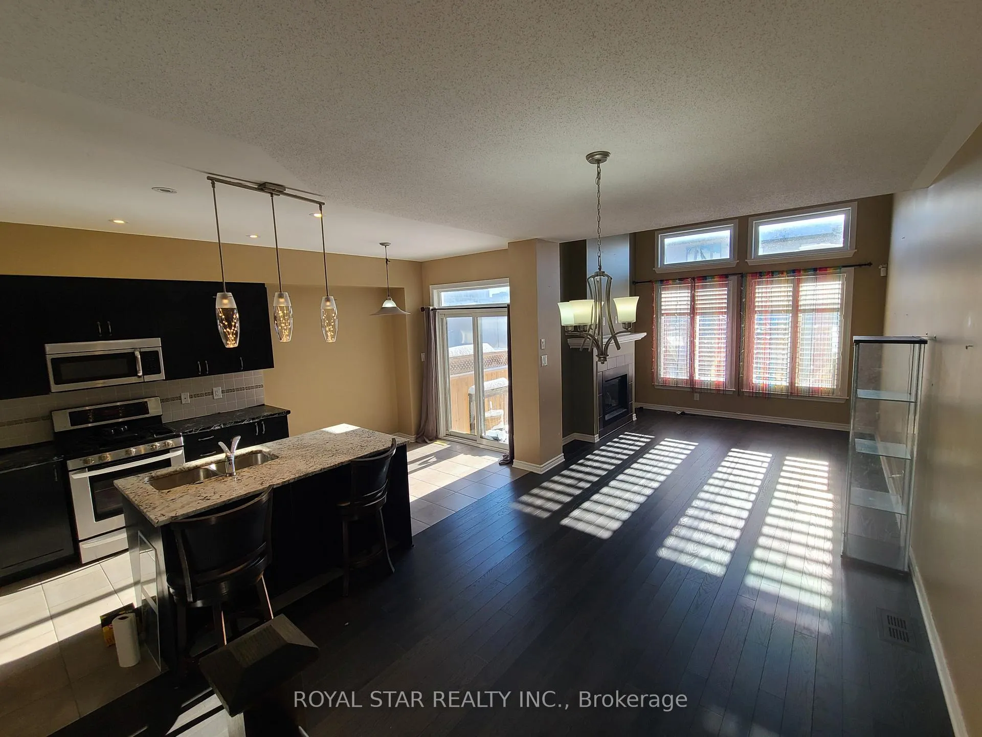Photo 4 of 953 Fletcher Circle, Ottawa, Kanata - Kanata Lakes/Heritage Hills — HOMEH