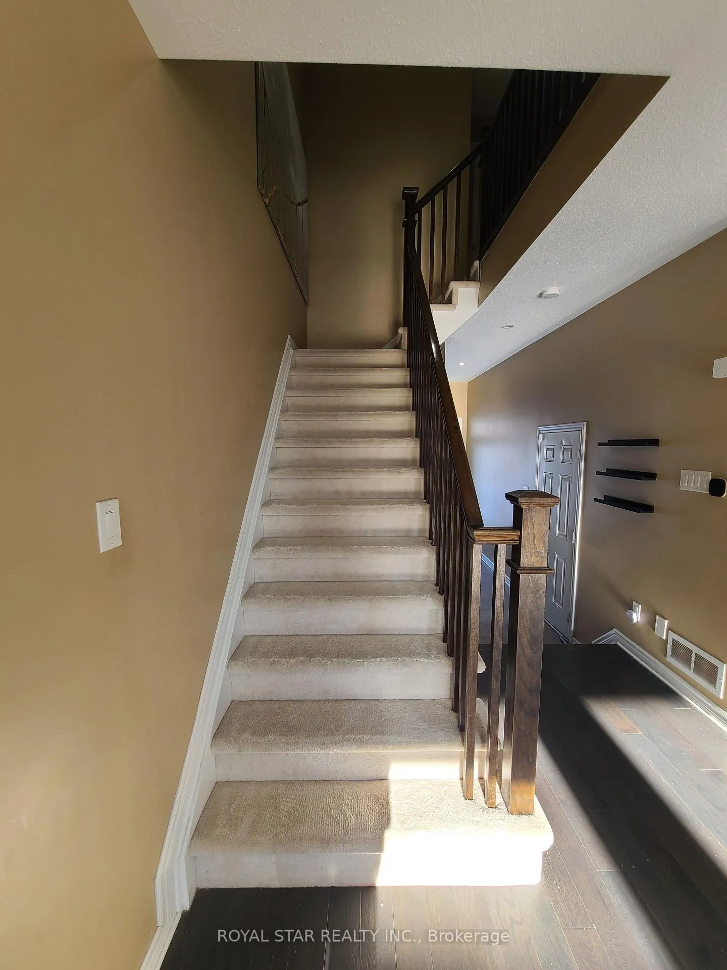 Photo 8 of 953 Fletcher Circle, Ottawa, Kanata - Kanata Lakes/Heritage Hills — HOMEH