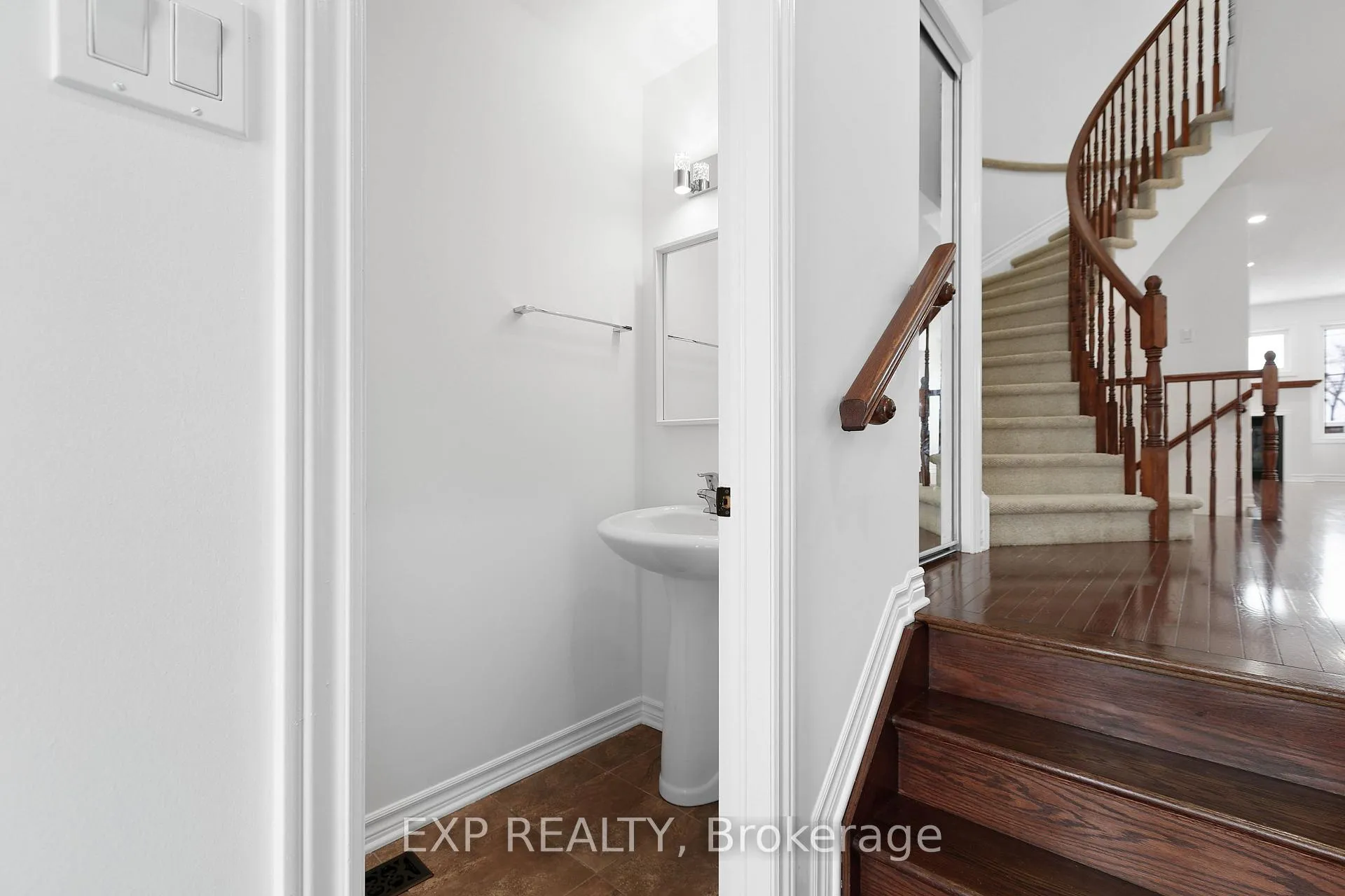 Photo 5 of 1899 Arrowgrass Way, Ottawa, Notting Hill/Summerside — HOMEH