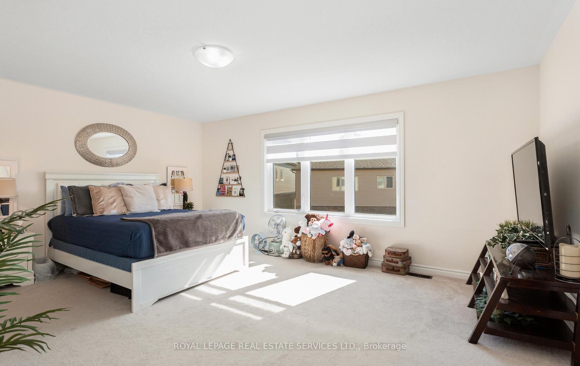 Photo 26 of 25 Jenner Drive, Brant, Paris — HOMEH