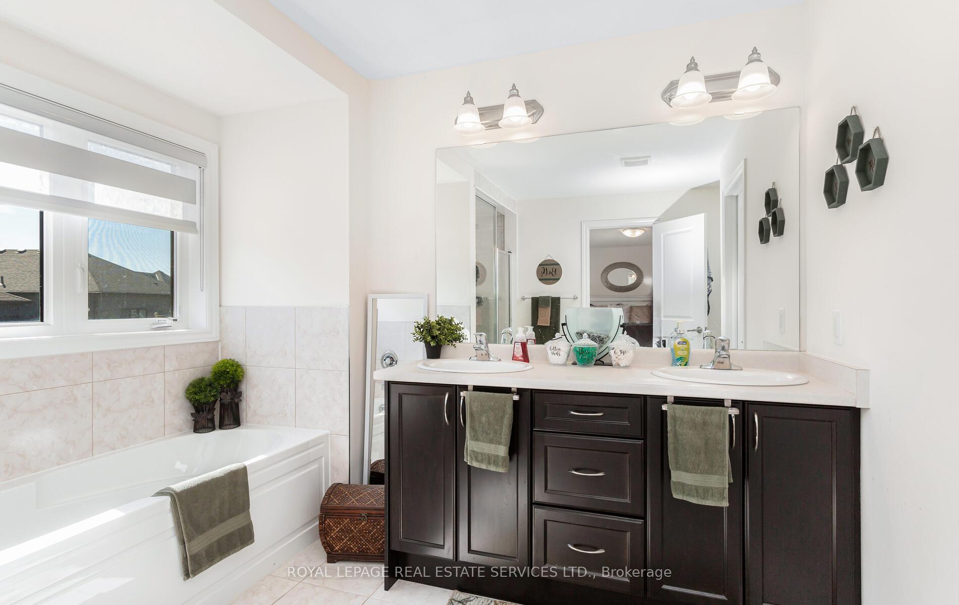 Photo 28 of 25 Jenner Drive, Brant, Paris — HOMEH