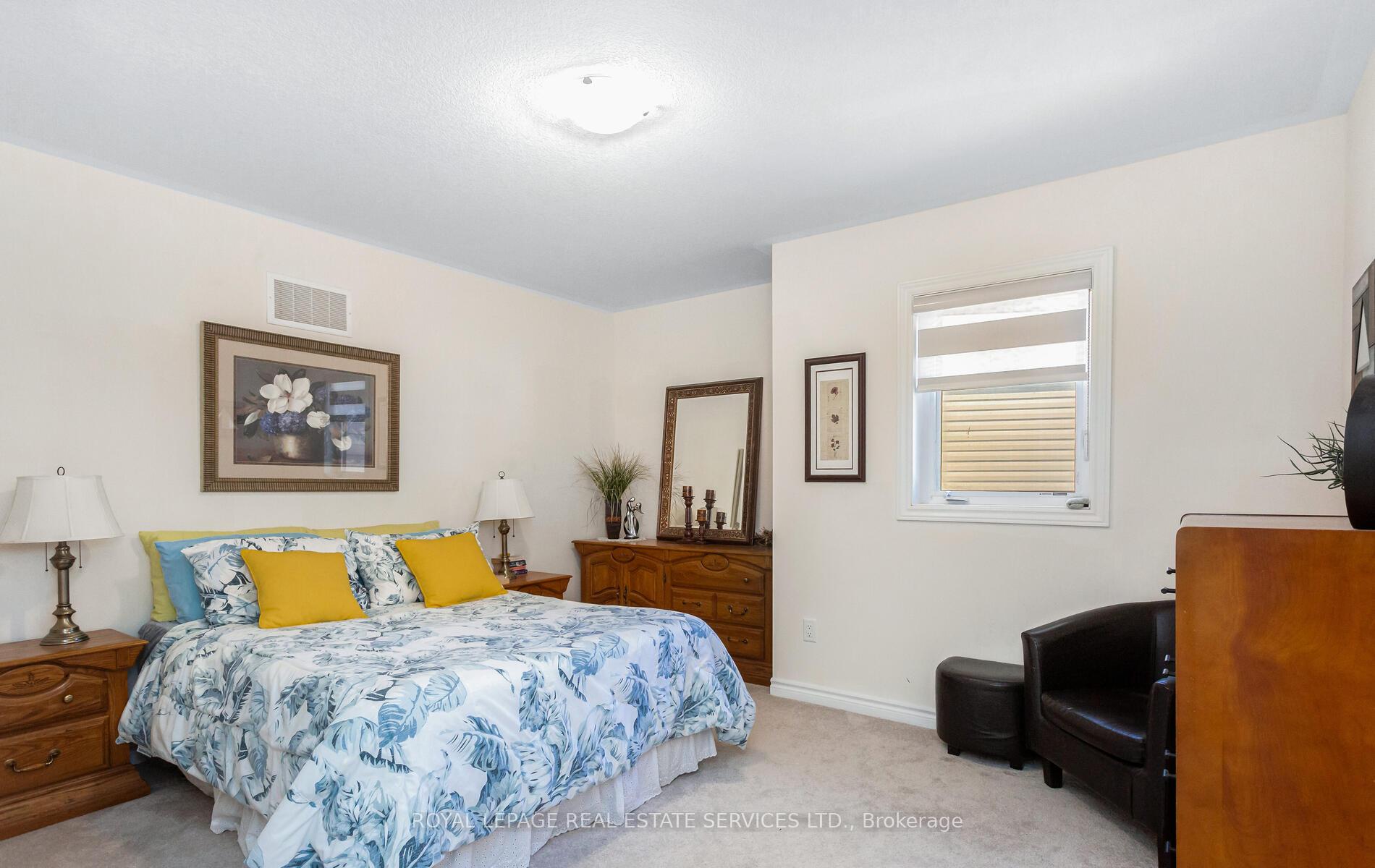 Photo 30 of 25 Jenner Drive, Brant, Paris — HOMEH