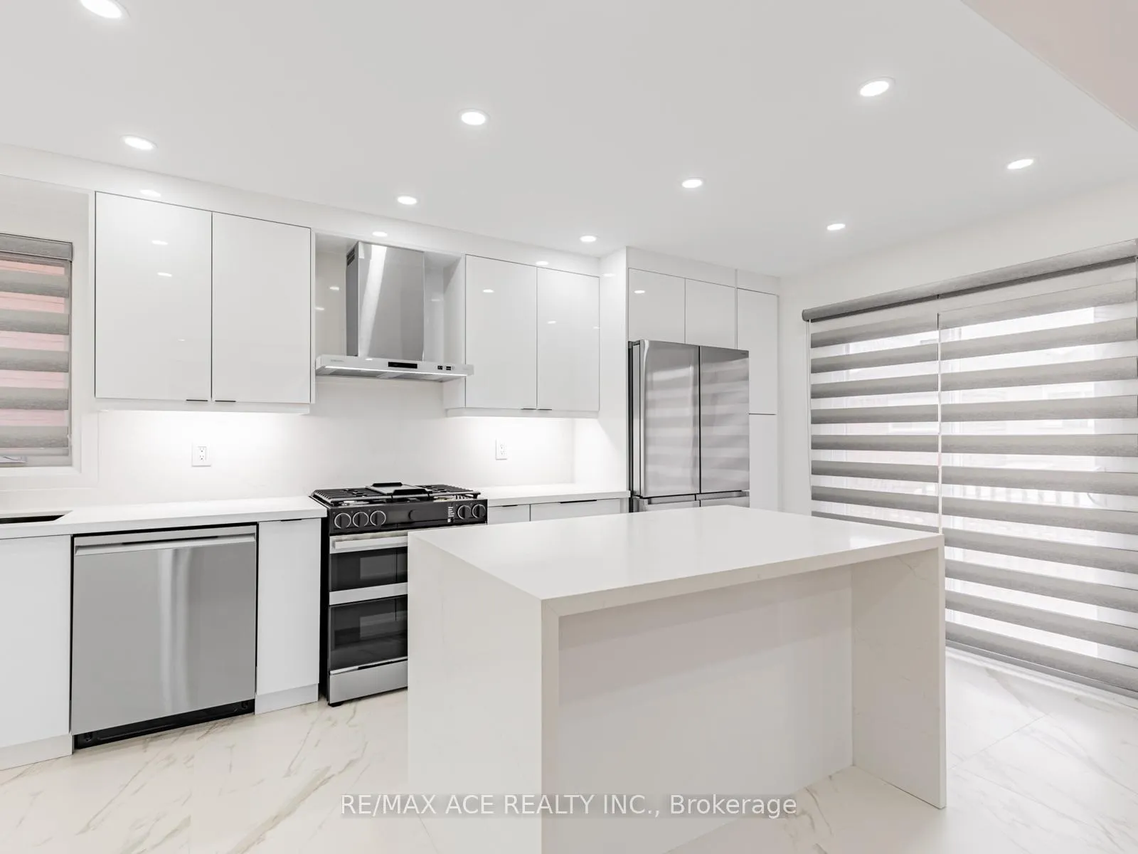 Photo 11 of 161 Doubtfire Crescent, Markham, Middlefield — HOMEH
