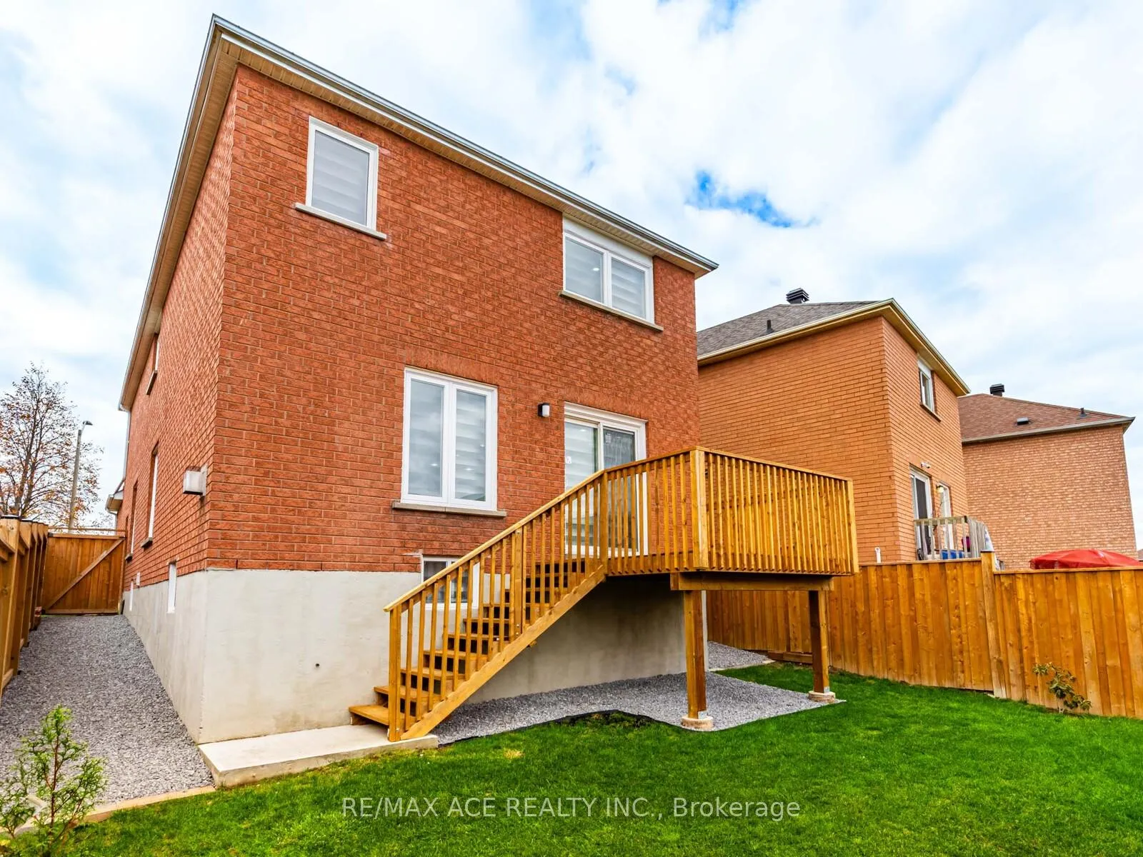 Photo 36 of 161 Doubtfire Crescent, Markham, Middlefield — HOMEH