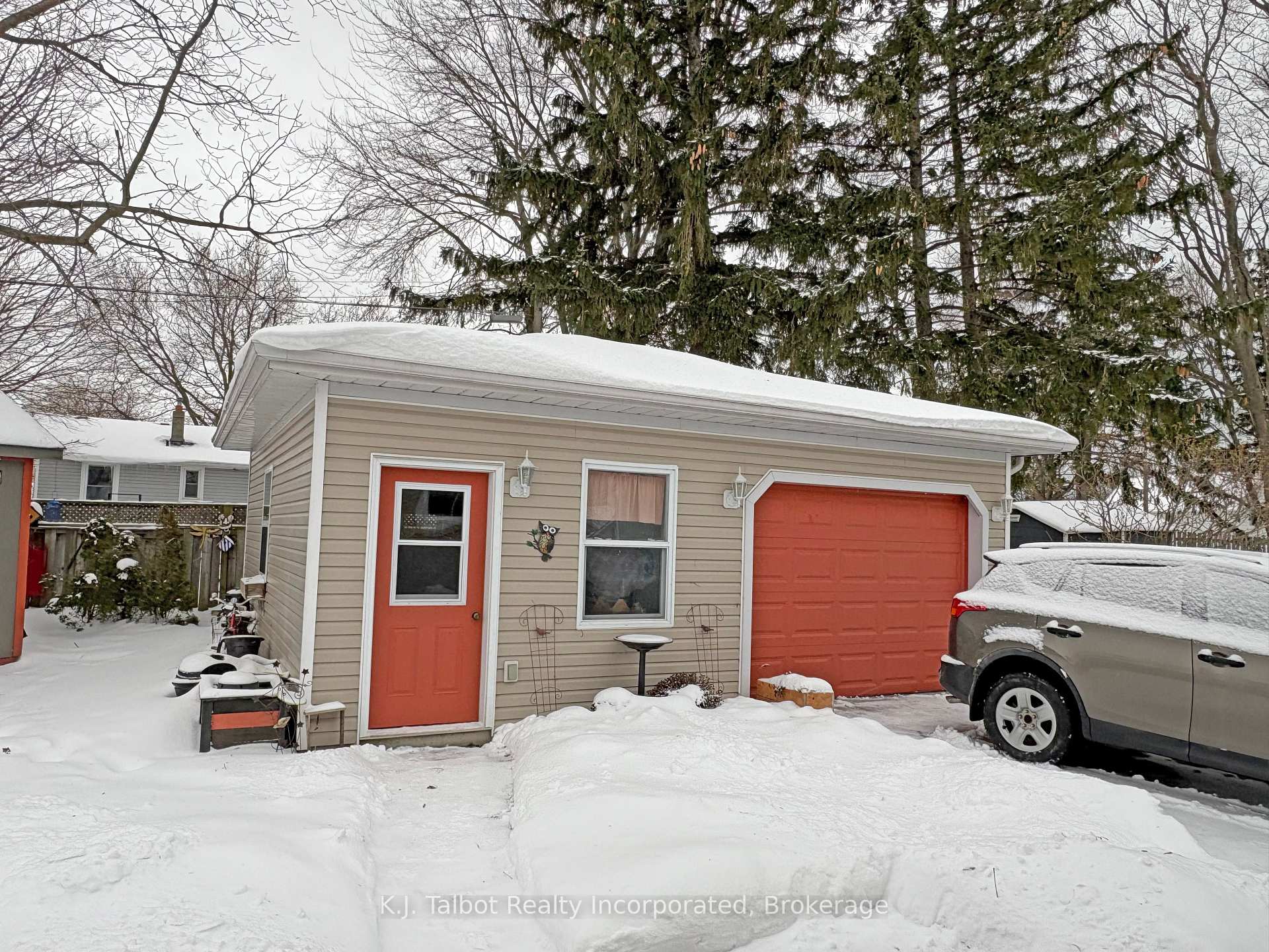 Photo 2 of 94 Montcalm Street, Goderich, Goderich (Town) — HOMEH