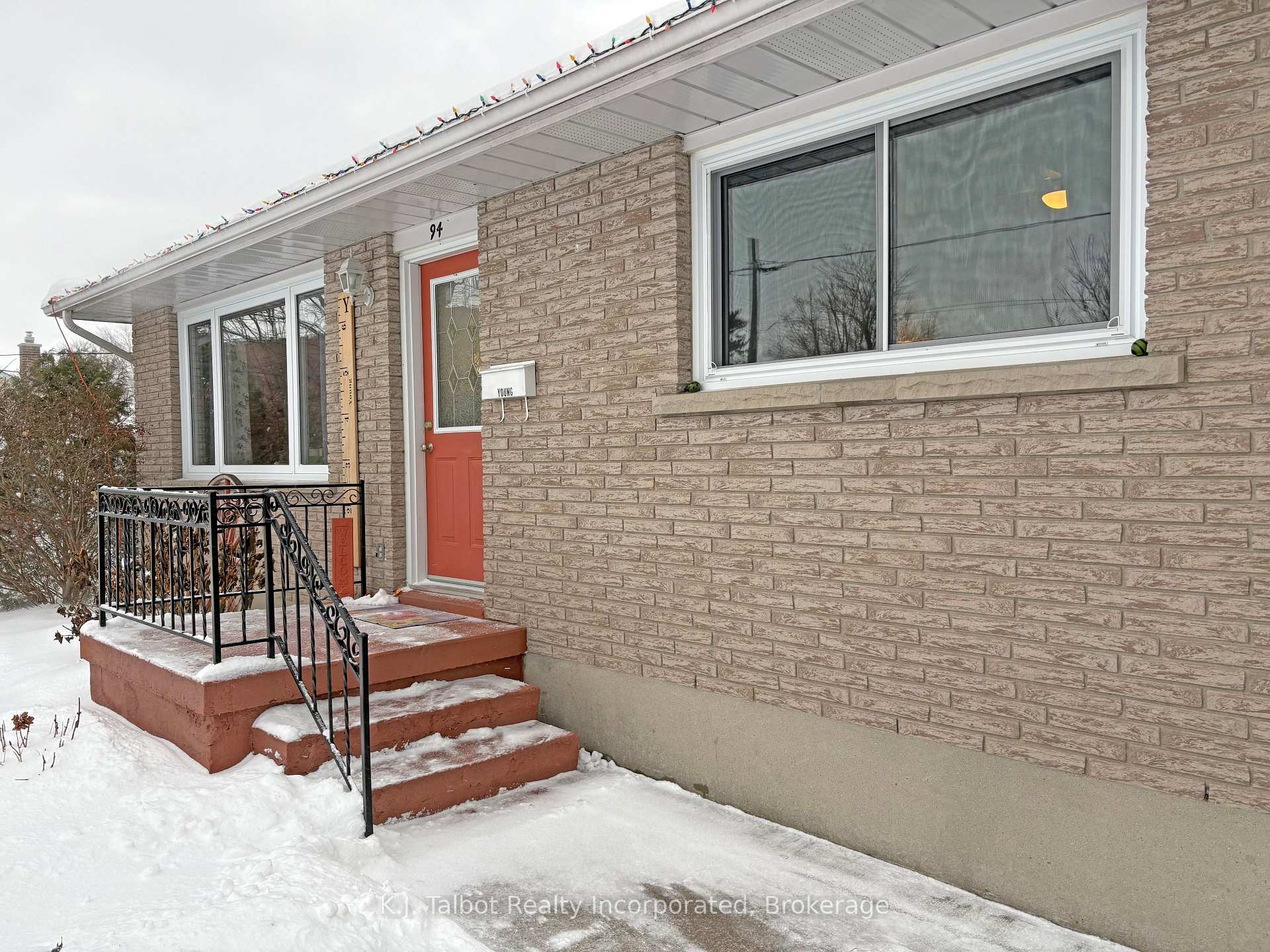 Photo 3 of 94 Montcalm Street, Goderich, Goderich (Town) — HOMEH