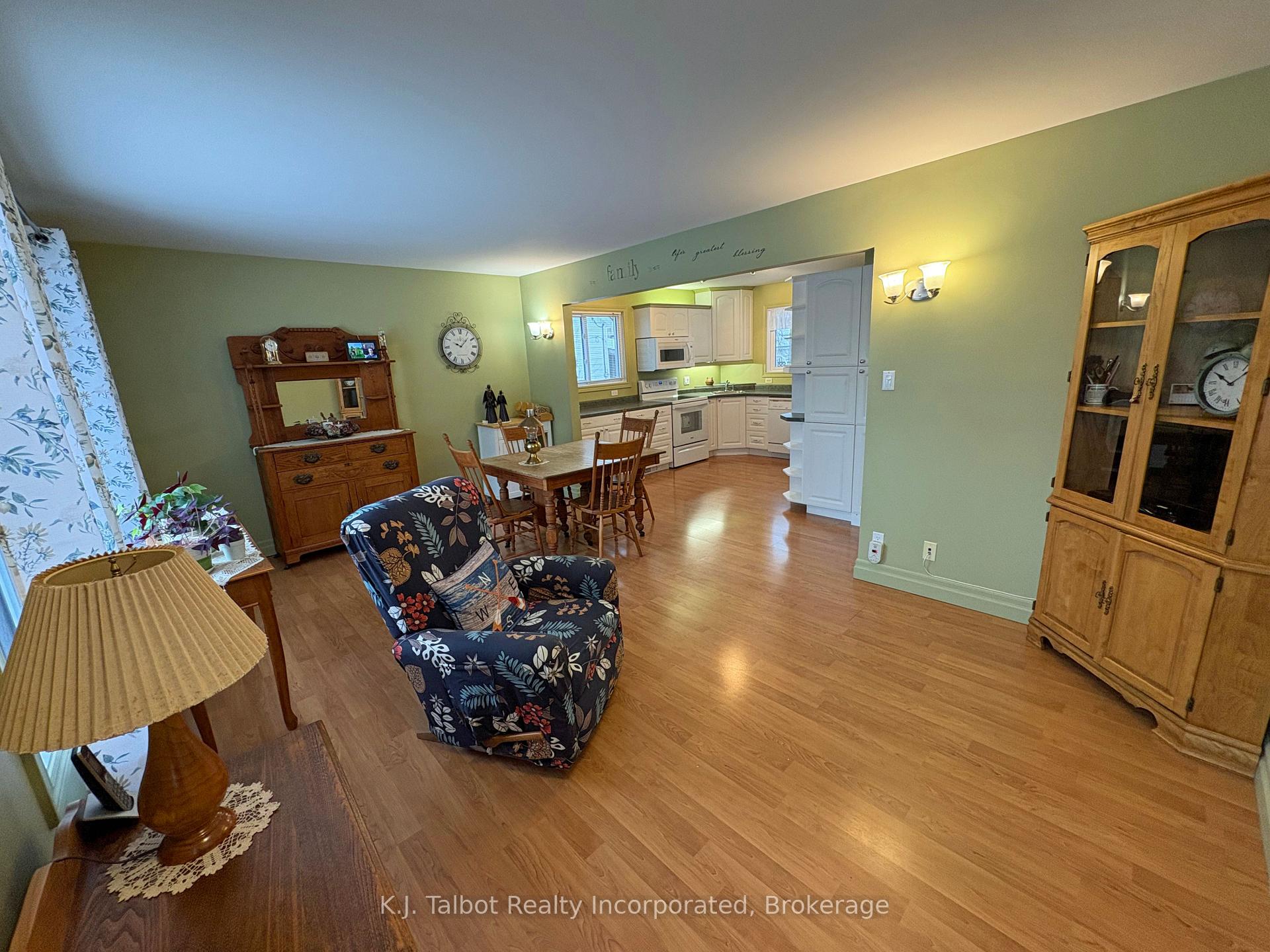 Photo 6 of 94 Montcalm Street, Goderich, Goderich (Town) — HOMEH