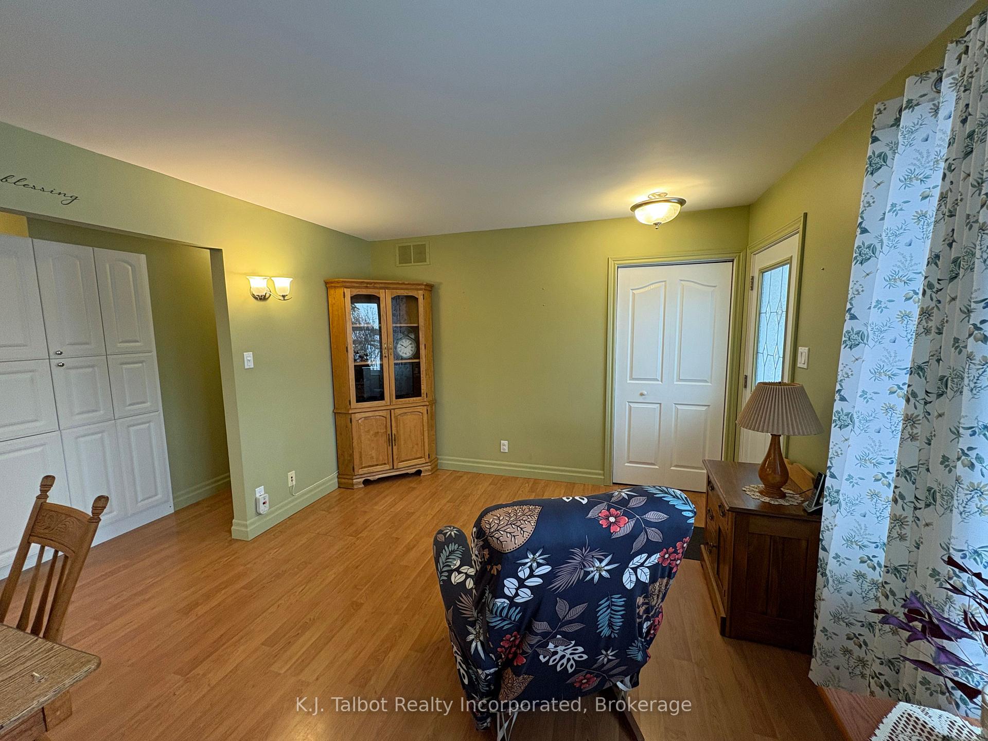 Photo 7 of 94 Montcalm Street, Goderich, Goderich (Town) — HOMEH
