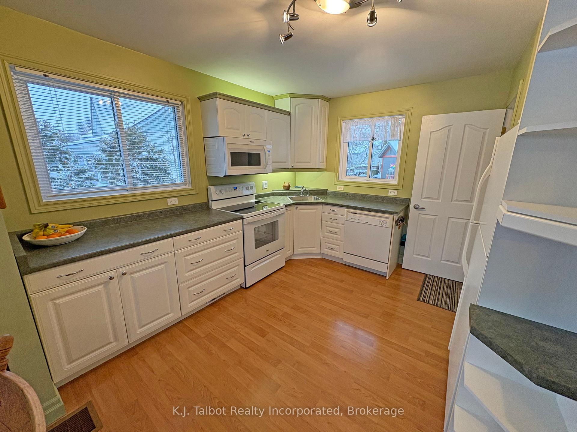 Photo 9 of 94 Montcalm Street, Goderich, Goderich (Town) — HOMEH