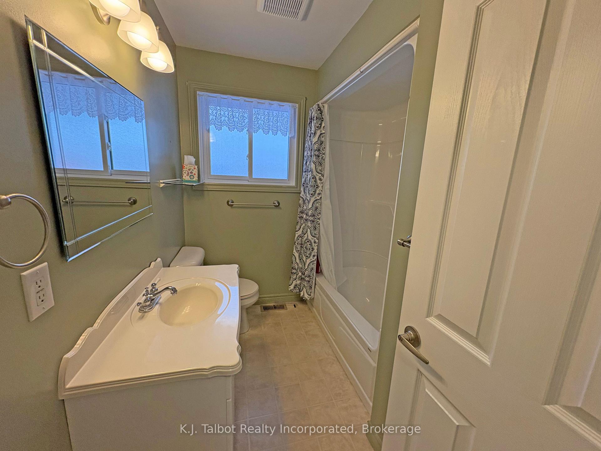 Photo 11 of 94 Montcalm Street, Goderich, Goderich (Town) — HOMEH