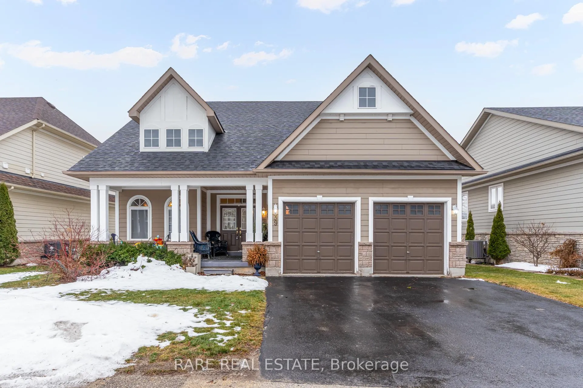 Front of 39 Waterfront Circle
