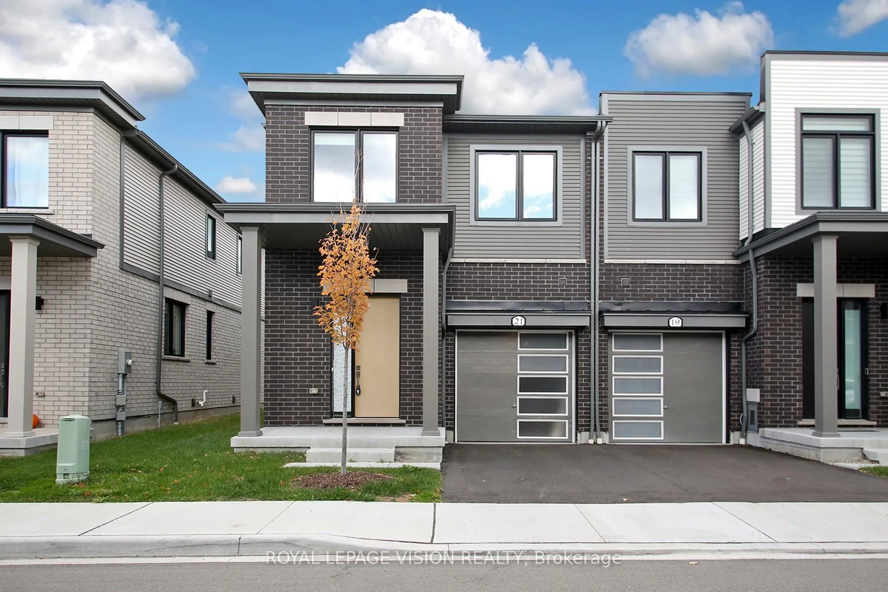 Photo 1 of 21 Sorbara Way, Whitby, Brooklin — HOMEH