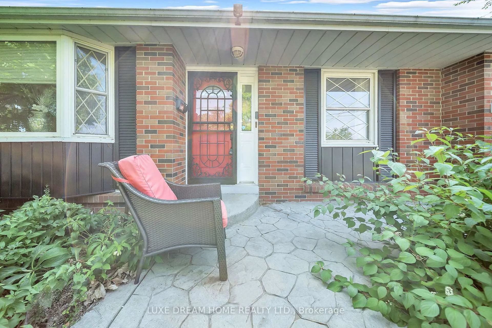 Photo 4 of 764 Hillcrest Road, Pickering, West Shore — HOMEH