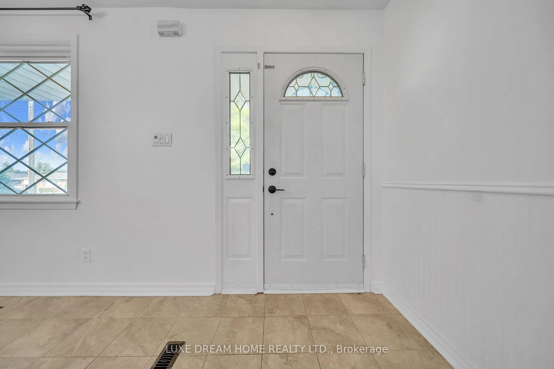 Photo 5 of 764 Hillcrest Road, Pickering, West Shore — HOMEH