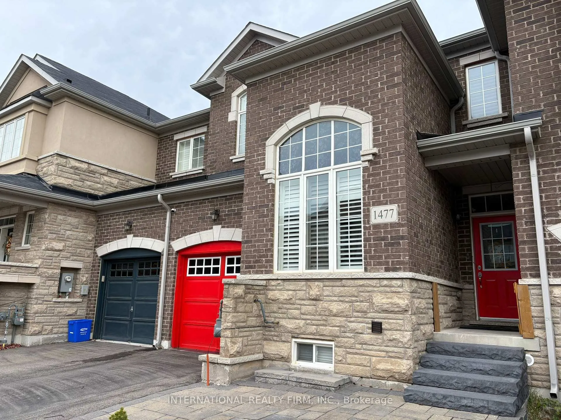 Front of 1477 Pratt Heights
