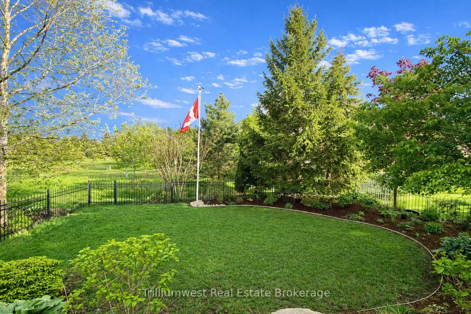 Photo 4 of 610 Rock Point Crescent, Waterloo — HOMEH